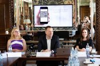 Wollen Österreich mit ihrer Business-Software erobern: CEO Dieter Weißhaar, und Lisa Skelnik, Corporate Communications bei Easy Software (re.) mit Kundin Sabine Hagenauer-Wehner, ÖBB (li.).