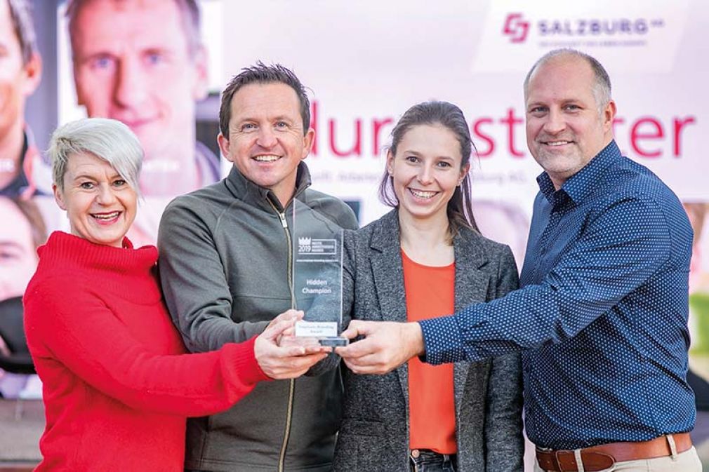 Foto: Die MitarbeiterInnen der »#durchstarter«-Kampagne freuen sich über den zweiten Platz beim Employer Branding Award