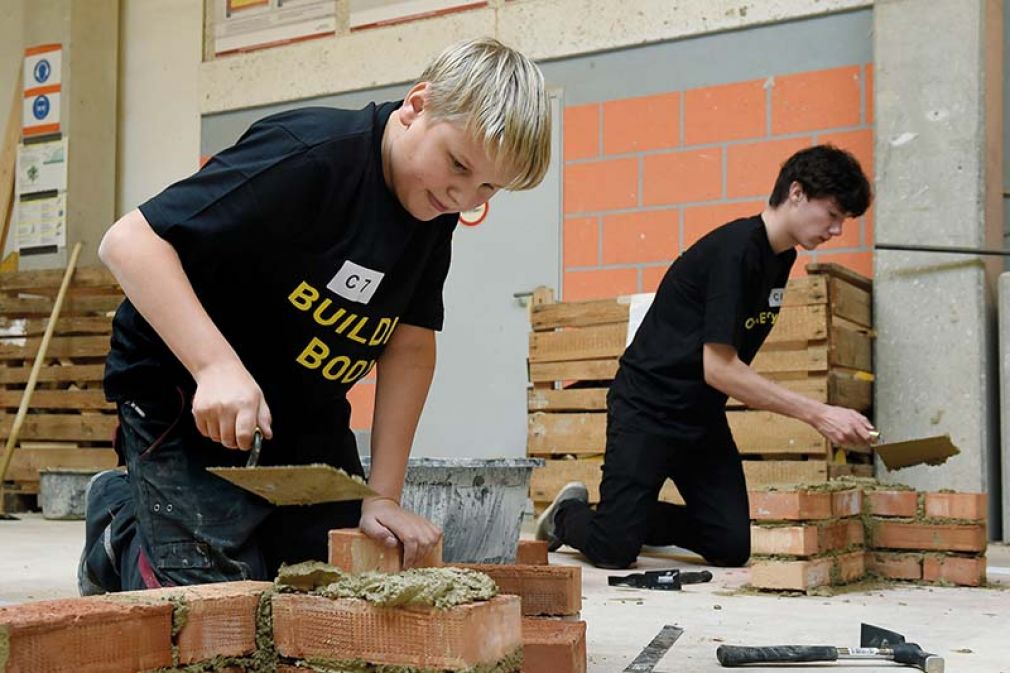 Foto: Das Casting ist nur eine von vielen Maßnahmen der Bauwirtschaft, mit welchen Baufirmen in ihrer Nachwuchsförderung unterstützt werden.