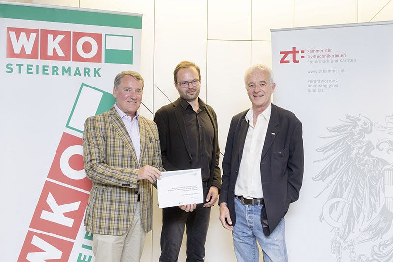 Foto: Bau-Innungsmeister Alexander Pongratz, Erich Kirschner, Joanneum Research, und Gerald Fuxjäger, Präsident der Kammer der ZiviltechnikerInnen, bei der Präsentation der Studie zum Marktklima in der heimischen Baubranche (v.l.). 