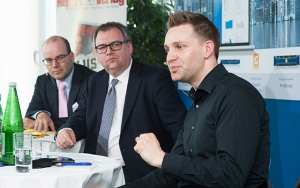 Max Schrems (re.) diskutierte mit Helmut Fallmann, Fabasoft (mi.), und Rainer Knyrim, Preslmayr Rechtsanwälte.