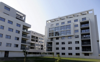 Die Wohnhausanlage Attemsgasse während der Bauphase und nach Fertigstellung.