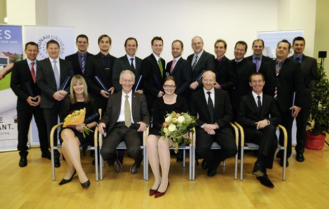 (Foto: Donau-Universität Krems) Die Absolventen des 1. LCM-Bau-Jahrgangs. 