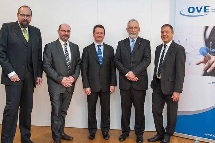 Kompetenz in der IKT-Normung: Christian Gabriel (OVE), Franz Ziegelwanger (BMVIT), Luis Jorge Romero (ETSI), Richard Valenta (OEK/OVE), Werner Fischer (IEC, CENELEC)