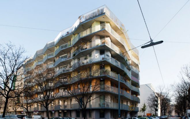(Foto: Bereitgestellt) Das Passivhaus-Wohngebäude U 31 im 20. Wiener Gemeindebezirk erreicht Bestwerte in puncto Energieeffizienz und Klimaschutz. Die Jury überzeugte jedoch vor allem die hohe Lebensqualität, die für die BewohnerInnen geschaffen wurde. 
