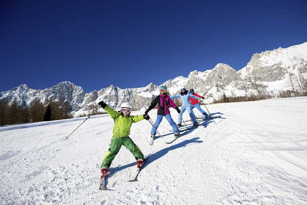 Foto: Während der »Mini&#039;s Week« können kleine Kinder  besonders günstig das  Skifahren erlernen.