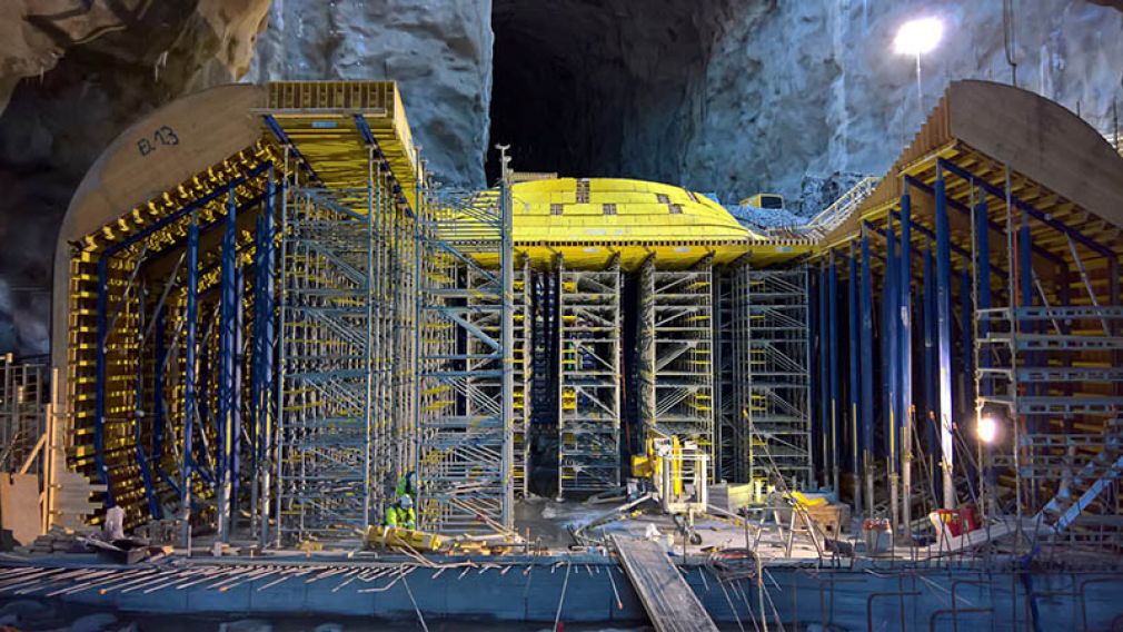 Der Ausbau des Vamma Kraftwerks in Norwegen ist eine der größten Wasserkraft-Erweiterungen Europas seit den 1980er Jahren. Insgesamt 1.500 Kubikmeter Wasser pro Sekunde werden durch die zwölf Turbinen des Kraftwerks fließen. Für das Saugrohr kam eine Sonderschalung vom Doka-Fertigservice zum Einsatz.