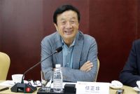 Der Gründer von Huawei spricht auf einer Pressekonferenz über Hindernisse und Wachstumschancen.