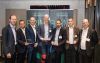 Foto: Preisübergabe in Wien: Die Veeam-Manager Mario Zimmermann (li.) und Michael Gerich (re.) nehmen ihre ausgezeichneten Partner in die Mitte.