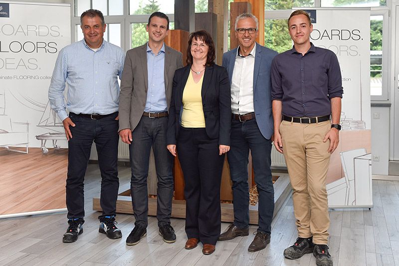 Nahmen LNG-Anlage in Betrieb: Thomas Maus (Primagas Deutschland), Hermann Gföller (Kaindl), Kerstin Büdel (Primagaz Österreich), Bernhard Koller (Kaindl) und Stefan Oberhuber (Primagaz Österreich).