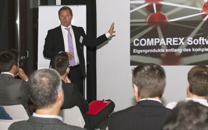 Comparex-Geschäftsführer Peter Kampf begrüßt die Gäste