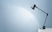 (Foto: Photos.com) Eine schlechte Lichtquelle kann neben der visuellen Beeinträchtigung zu Traurigkeit, verändertem Appetit, Kopfschmerzen und sogar zu Winterdepressionen führen.