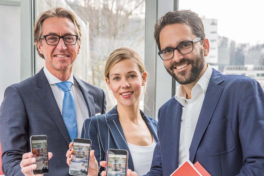 Foto: Leonhard Schitter (Salzburg AG, li.) präsentierte mit den Agenturchefs von Loop und movea die neue App.