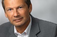 hpc-DUAL-Gründer Josef Schneider sieht sich als &quot;Markt-, Technologie- und Themenführer in den Bereichen elektronischer Signatur, Zustellung- und Versandlösungen&quot;.