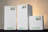 Garamanta Hochleistungsstromspeicher für den Einsatz zuhause, in Autark-Häuser, in Inselnetzen, als Spitzenlastpuffer in Hotels, für Gewerbe und Ladestationen und Offgrid, Industrie- und Mobilitätsanwendungen. Mikronetz aus dem Container
