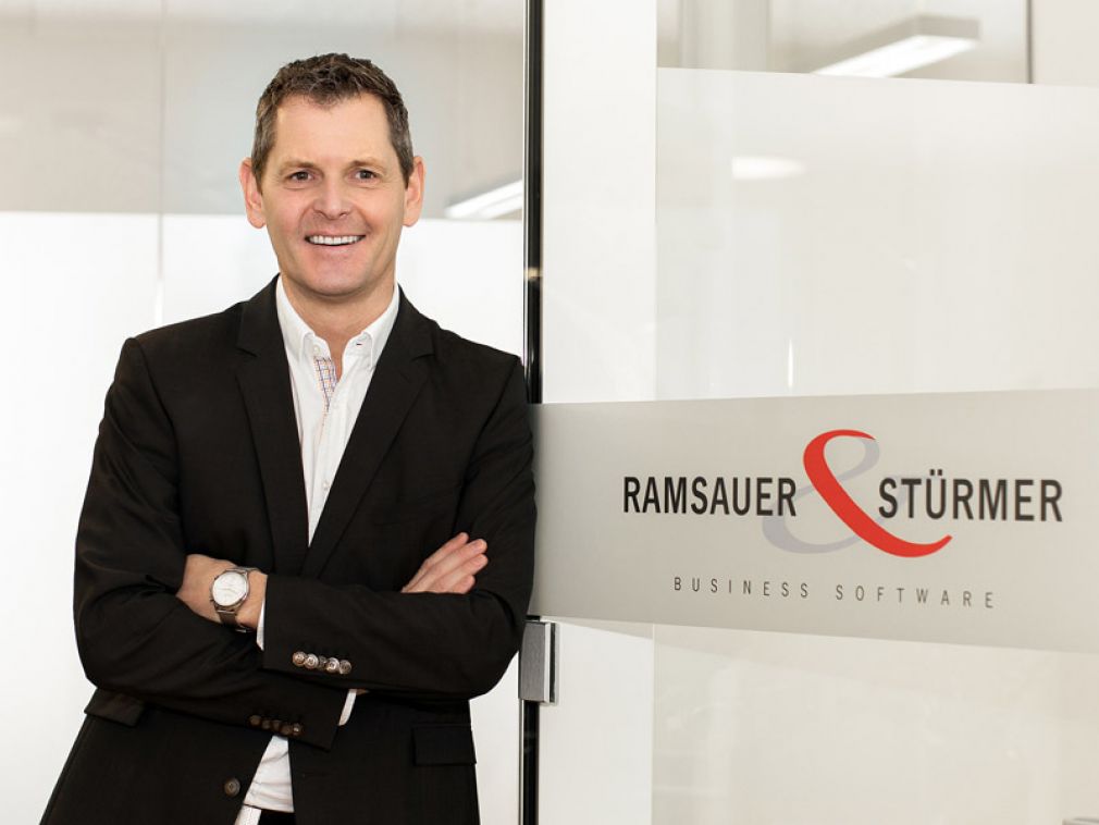 Markus Neumayr, Ramsauer &amp; Stürmer, holt mit digu digital unlimited seinen ersten spezialisierten Vertriebs- und Implementierungspartner für die rs2-Software an Bord.