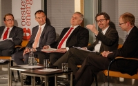 Diskussion zu Preisen und Netzinvestitionen: Martin Graf, E-Control; Peter Koren, IV; Minister Rudolf Hundstorfer; Franz Strempfl, Stromnetz Steiermark; Wolfgang Fritz, Consentec.