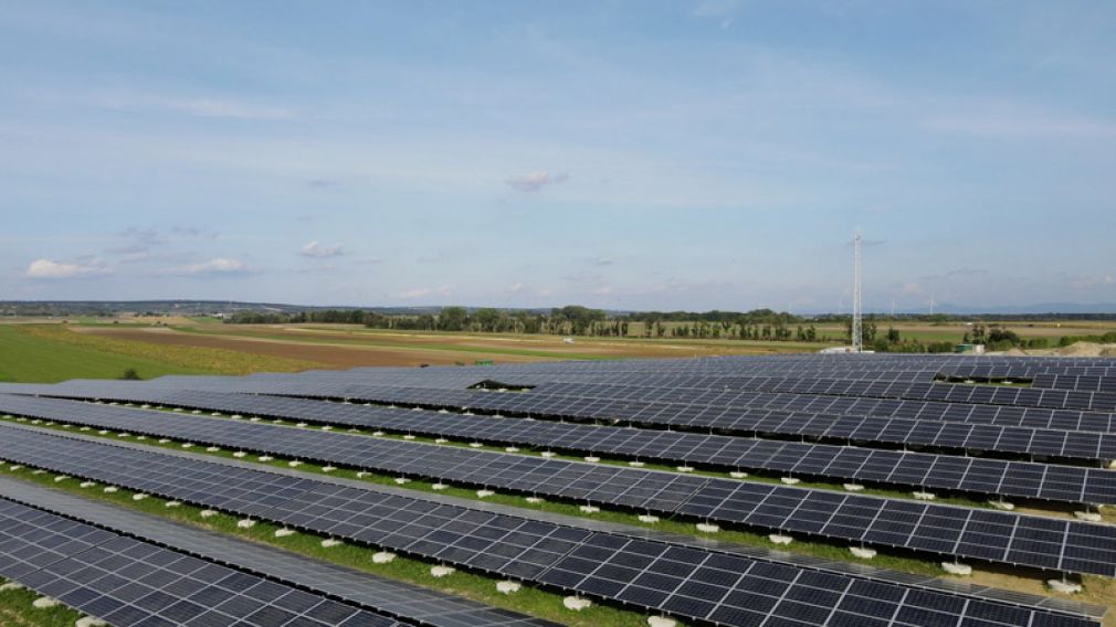 OMV und Verbund setzen gemeinsam eine Rekordanlage für Photovoltaik um.