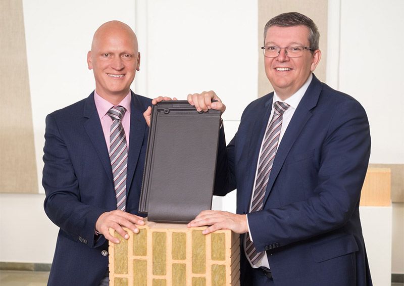 Foto: Franz Kolnerberger und Christian Weinhapl bilden gemeinsam die Doppelspitze der nun gebündelten Geschäftsbereiche Dach und Wand bei Wienerberger in Österreich.