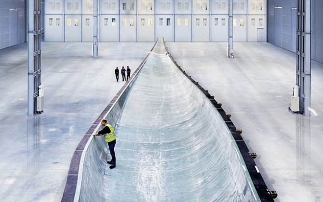 (Foto: Siemens) Das Rotorblatt B75 von Siemens ist die weltweit größte aus Glasfaser hergestellte Industriekomponente aus einem Guss.