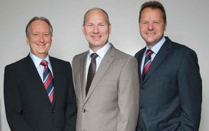 Norbert Kasper, Viktor Eßbüchl und Wilhelm Großeibl nehmen das Geschäft bei Schrack wieder stärker in die eigene Hand.