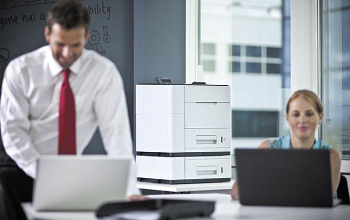 Mit 100 Seiten pro Minute Druckleistung ist der HL-S7000DN der schnellste Büro-Inkjet. Foto: Brother