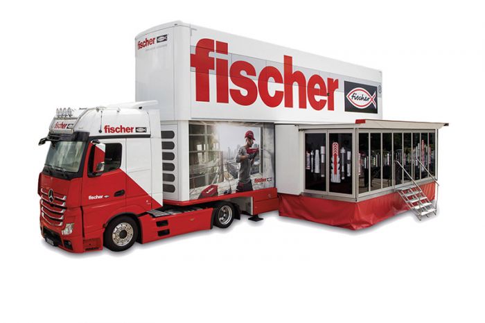 Foto: Der fischer TourTruck eignet sich als mobiles Schulungszentrum, ist aber auch ein Ort für Ausstellungen und Vorführungen.