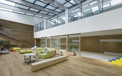 Das Sonderpädagogische Zentrum Korneuburg mit einer Reihe innovativer Baustoffe und Technologien wurde mit der klima:aktiv-Plakette in Gold ausgezeichnet.