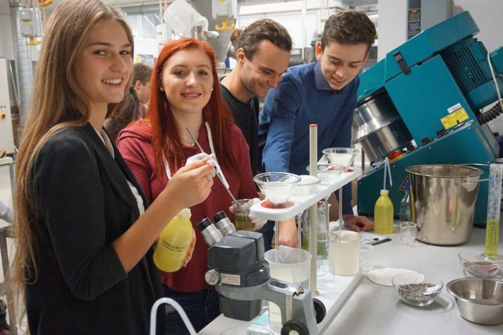 Foto: Mädchen im Vormarsch: Mit 20 Prozent ist der Frauenanteil in der Fachrichtung Rohstoff- und Energietechnik höher als in den anderen Abteilungen der HTL Leoben. 