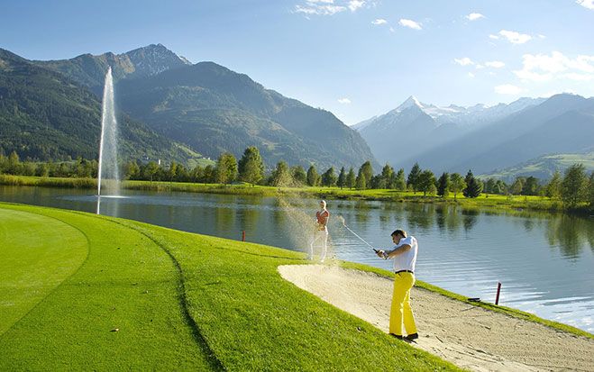 Genussvoll Golfen zwischen Gletscher und See.