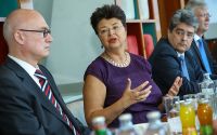 Gemeinsame Forschung an Smart City in Aspern: Marc Hall, Wiener Stadtwerke, Renate Brauner, Stadt Wien, Wolfgang Hesoun und Wolfgang Heuring, Siemens. (Foto: Christian Husar)