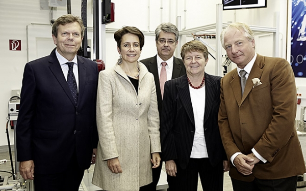 Foto: FEEI-Vorstand Lothar Roitner, Sabine Herlitschka, Infeneon; Wolfgang Hesoun, Siemens; FEEI-Obfrau Brigitte Ederer und Kari Kapsch