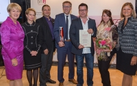 Maria Rauch-Kallat (Taten statt Worte Bundeskomitee), Dr. Judit Havasi (Generaldirektor-Stellvertreterin der Wiener Städtischen), Gerhard Oberhuber (Betriebsratsvorsitzender ITSV GmbH, Hubert Wackerle (Geschäftsführer ITSV GmbH), Peter Zahradnik (Bereichsleiter Personal ITSV GmbH), Bianca Fritthum (Personalreferentin ITSV GmbH) MR Mag. Gerlinde Weilinger, Leiterin der Tourismusservicestelle im BMWFW).
