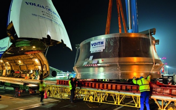 Voith transportiert ein 73 Tonnen schweres Laufrad per Flugzeug zum Wasserkraftwerk Bratsk in Sibirien.