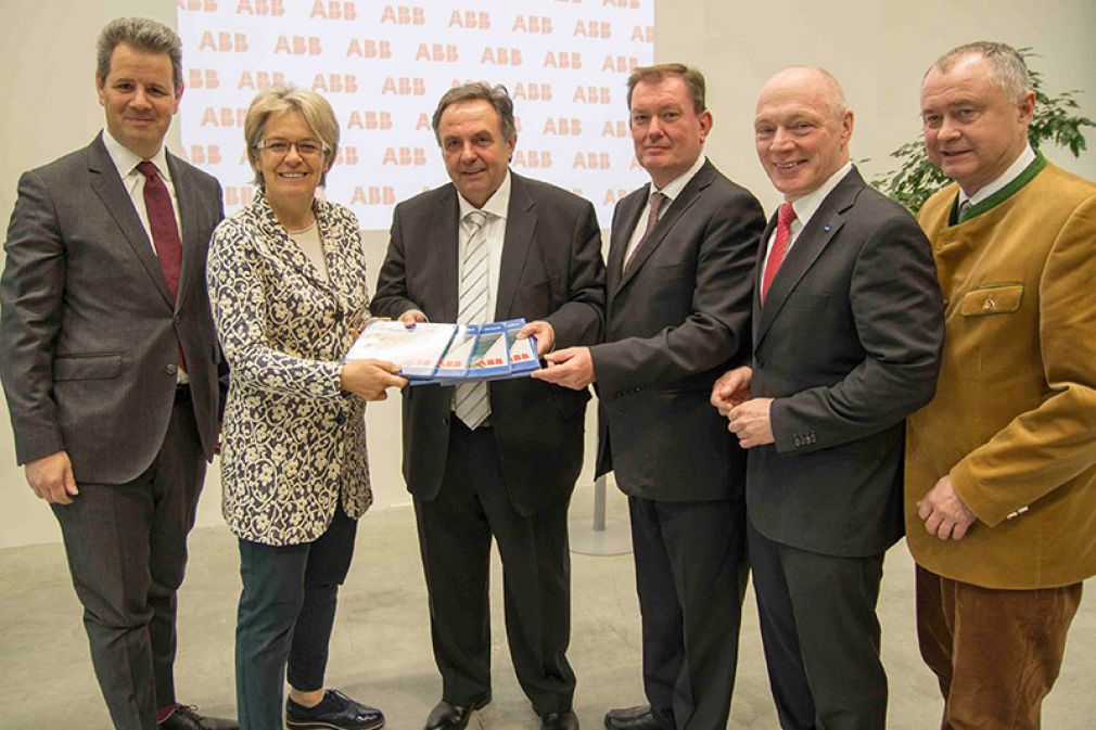 Thomas Salzer (IV NÖ), Landesrätin Petra Bohuslav, Franz Chalupecky (ABB), Bürgermeister von Wiener Neudorf Herbert Janschka, Helmut Miernicki (ecoplus) und Bürgermeister der Gemeinde Mödling Hans Stefan Hintner.