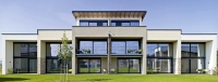 Das DCC Apartmenthotel in Atzenbrugg: zeitlos elegante Architektur im niederösterreichischen Golf-Mekka, die sich harmonisch in die Umgebung einfügt.