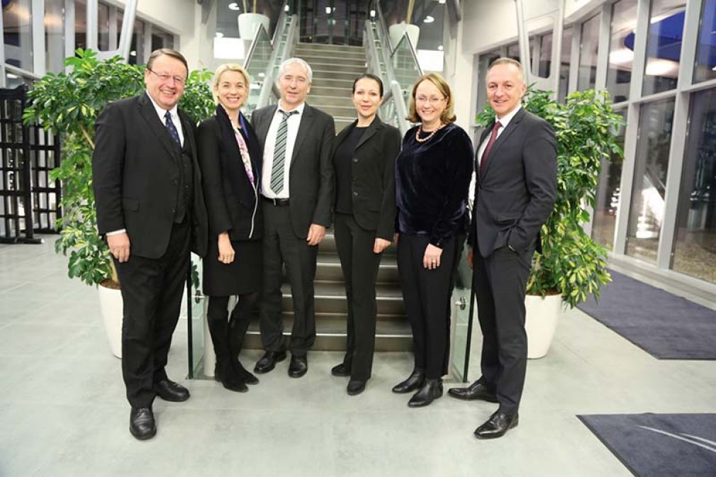 Foto: Besuch aus Brüssel: Paul Rübig und Angelika Mlinar (EU-Parlament), Thomas Karall (APG), Barbara Kappel (EU-Parlament), Ulrike Baumgartner-Gabitzer und Gerhard Christiner (APG).