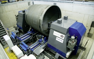 Der Technologiehersteller Miba übernimmt eine wichtige Rolle am Energiesektor. Im Bild: beidseitige Rundnahtprofil-Fräsmaschine.