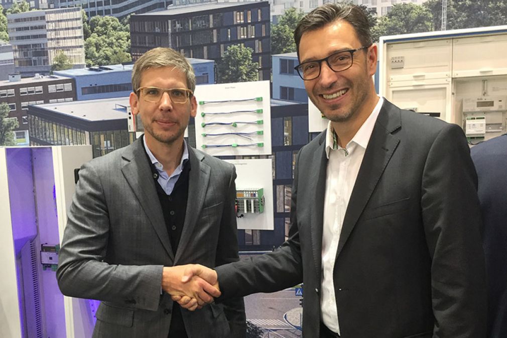 Phoenix Contact und Venios wollen IoT-Plattformlösung bereitstellen: Jonas Danzeisen, Geschäftsführer Venios, und Ulrich Leidecker, Leiter Business Area Industry Management und Automation, Phoenix Contact