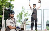 Professionelles und dynamisches Outfit für Handwerker.