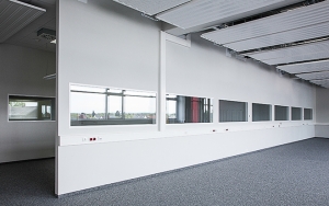 Beim Ausbau des Anton-Paar-Werks in Graz wurden 80 EasyWin-Fertigfenster für Trockenbauwände eingebaut.