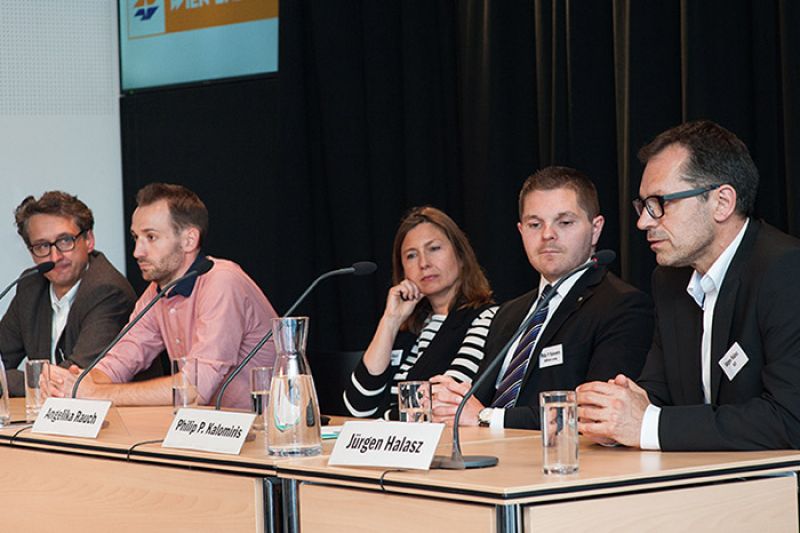 Am Podium: Steffan Kerbl, ÖAMTC; Angelika Rauch, tbw research; Jakob Sterlich has.to.be; Philip Pascal Kalomiris, Raiffeisen-Leasing, und Jürgen Halasz, Wien Energie sowie Bundesverband Elektromobilität Österreich.