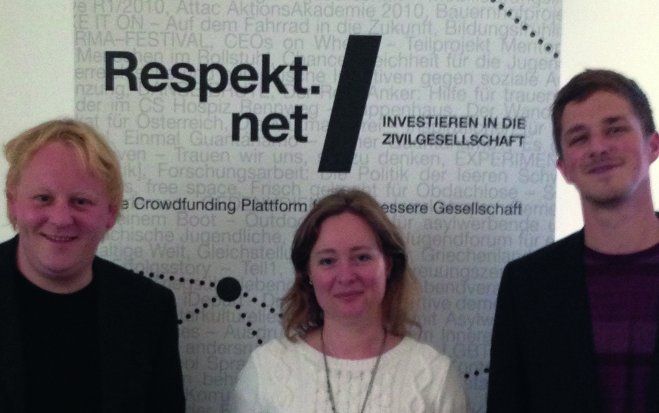Florian Skrabal (Dossier), Lena Doppel (Respekt.net), Georg Eckelsberger (Dossier) präsentierten die Kooperation von Dossier und Respekt.net (v.l.).