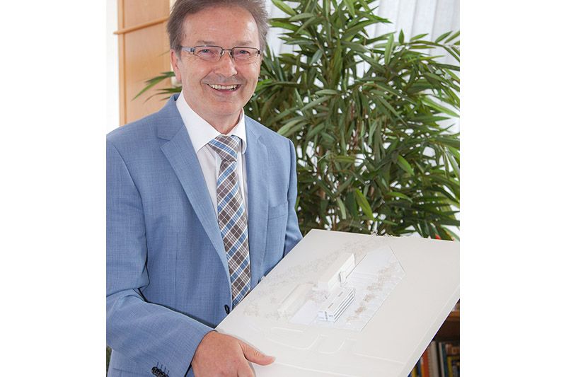 „Mit 2017 beginnt die international tätige BMD Systemhaus GmbH mit der Errichtung eines zusätzlichen Bürogebäudes in Steyr für 180 MitarbeiterInnen auf dem unternehmenseigenen Gelände. Geplant ist die Eröffnung für 2018“, erläutert BMD Geschäftsführer Ferdinand Wieser.
