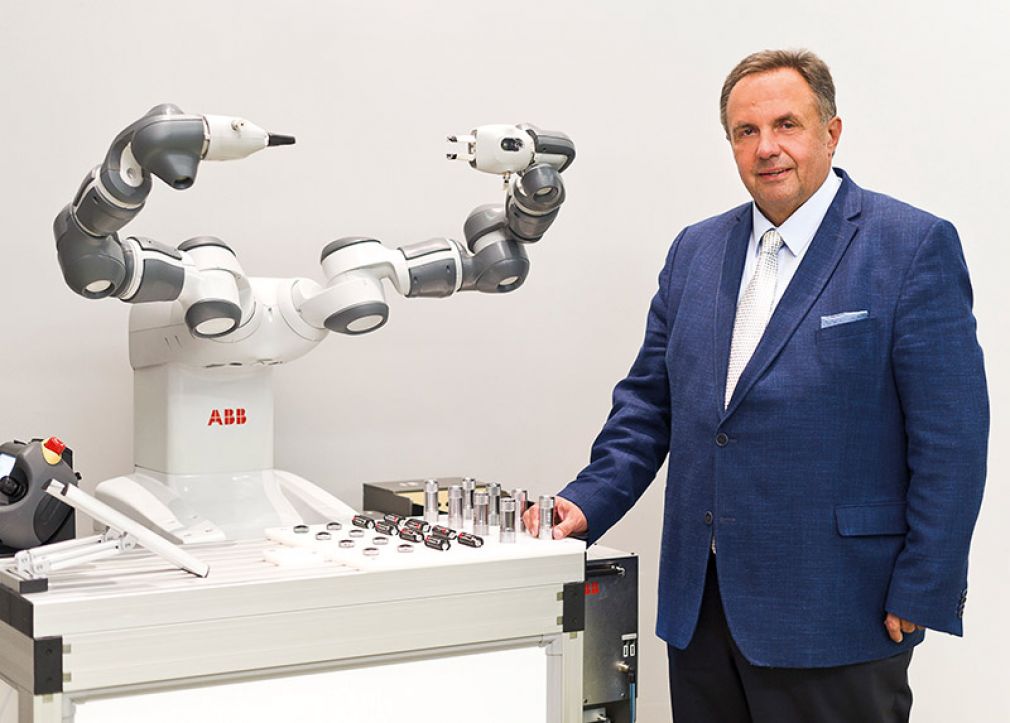 Franz Chalupecky, der langjährige Vorstandsvorsitzende von ABB Österreich, wartet mit einem umfangreichen Portfolio zur Elektrifizierung und Automatisierung der Wirtschaft auf. (Foto: ABB)
