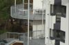 Eingestreuter Quarzsand sorgt für eine rutschhemmende Wirkung des Balkon-Abdichtungssystems Triflex BTS-P. (Foto: Triflex)