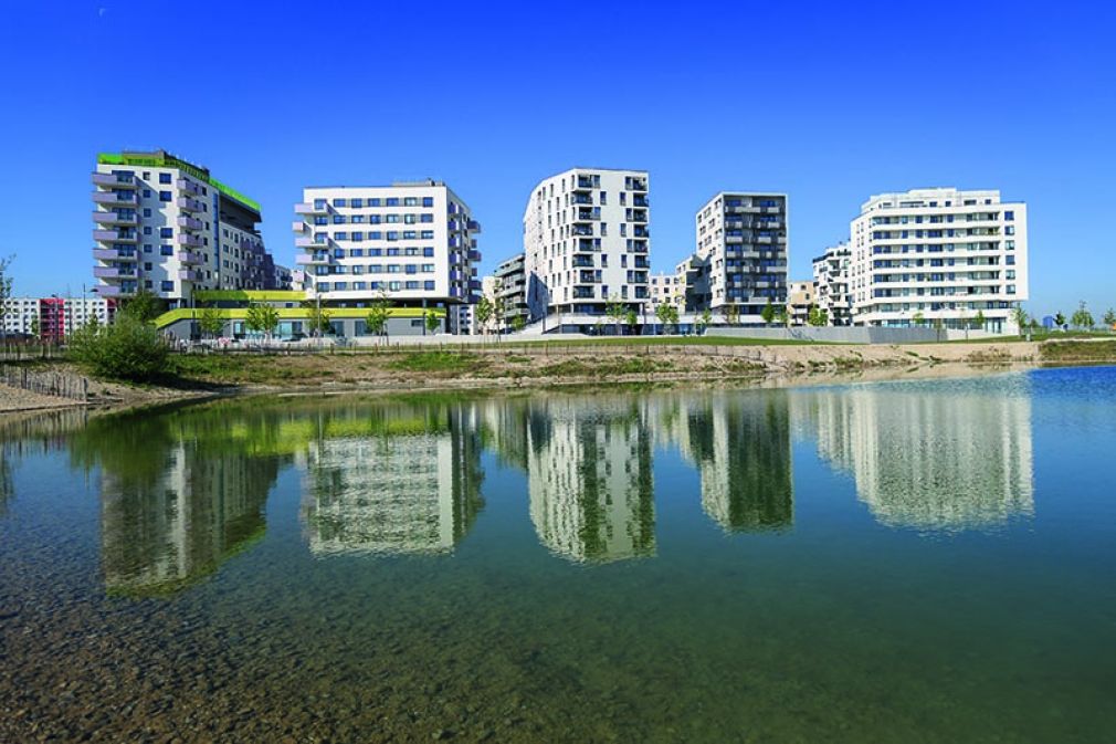 Foto: Die Seestadt bekommt Zuwachs. Neben Wohnungen wird auch die nötige Infrastruktur ausgebaut. 