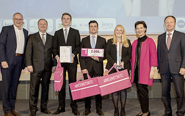 idea.goes.app 1. Preis: Dirk Lukaschik, T-Systems, Team »Rehab Fun Ball« der HTL Ottakring, Bildungsministerin Gabriele Heinisch-Hosek und Michael Losch vom Wirtschaftsministerium.