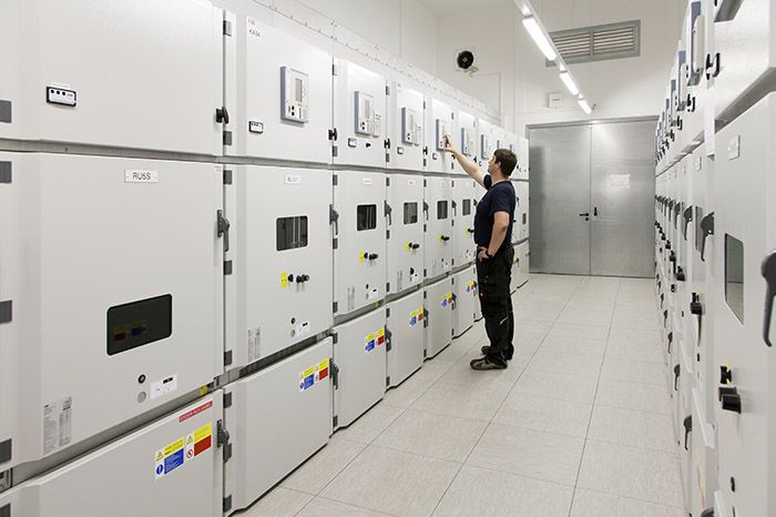 Ein Teil der größten 10-kV-Schaltanlage Europas im Umspannwerk Simmering. In sechs Räumen befinden sich rund 120 Schaltfelder der 10-kV-Schaltanlage.