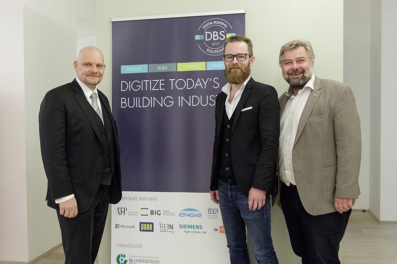 Foto: Start-up-Experte Daniel Cronin (Mitte) beim Kick-off der Kampagne Digital Building Solutions (DBS) gemeinsam mit den Initiatoren Erich Thewanger (links) und Karl Friedl (rechts).